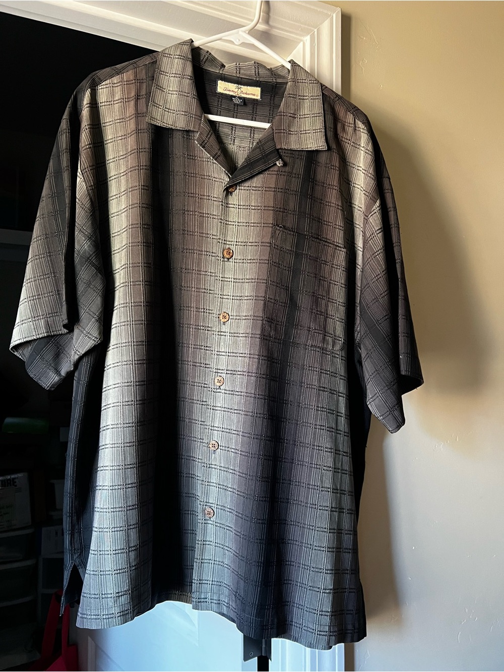 Tommy Bahama Men's Gray Plaid Short-Sleeve Button-Up Shirt